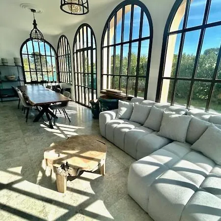 Appartement Grand 4 Pieces Dans De Charme Renovee Proche Plages Et Centre D'antibes, Cote D'azur *