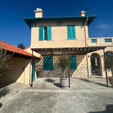 Appartement Grand 4 Pieces Dans De Charme Renovee Proche Plages Et Centre D'antibes, Cote D'azur *