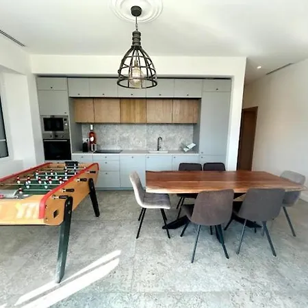 Grand 4 Pieces Dans De Charme Renovee Proche Plages Et Centre D'antibes, Cote D'azur Appartement Antibes