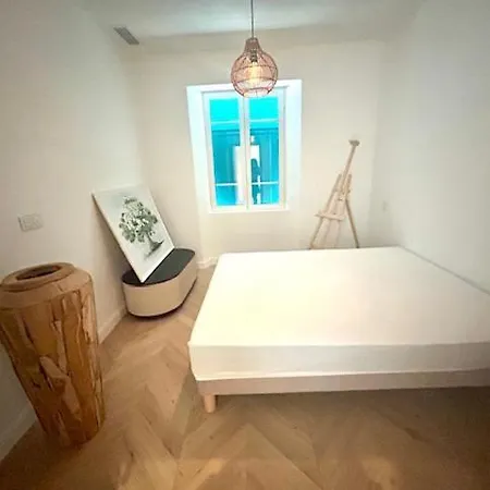 Grand 4 Pieces Dans De Charme Renovee Proche Plages Et Centre D'antibes, Cote D'azur Antibes