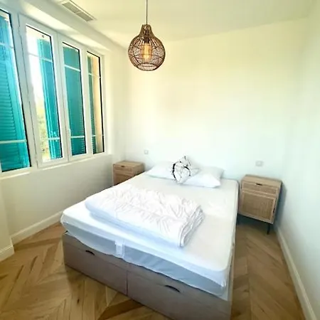 Appartement Grand 4 Pieces Dans De Charme Renovee Proche Plages Et Centre D'antibes, Cote D'azur