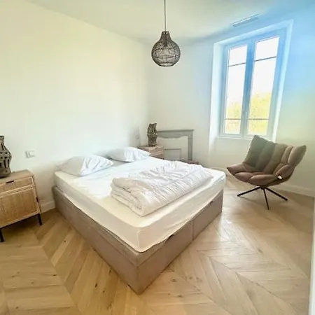 Grand 4 Pieces Dans De Charme Renovee Proche Plages Et Centre D'antibes, Cote D'azur Appartement *