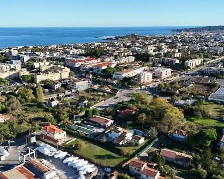 Appartement Grand 4 Pieces Dans De Charme Renovee Proche Plages Et Centre D'antibes, Cote D'azur
