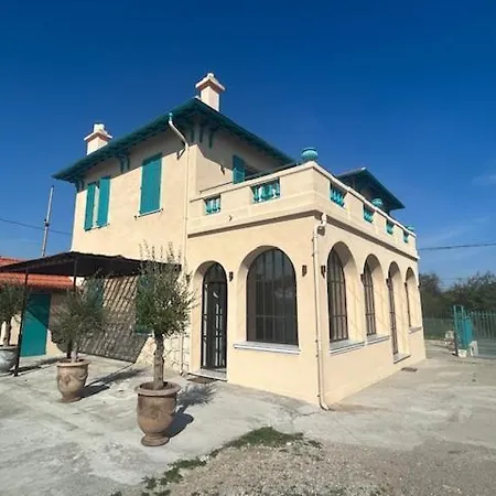 Grand 4 Pieces Dans De Charme Renovee Proche Plages Et Centre D'antibes, Cote D'azur Appartement *