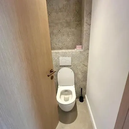 Appartement Grand 4 Pieces Dans De Charme Renovee Proche Plages Et Centre D'antibes, Cote D'azur Antibes
